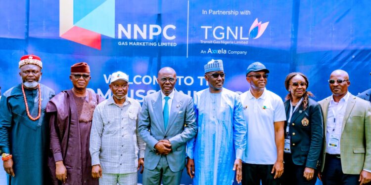 FG Moves To Cushion Effects Of Subsidy Removal, Commissions 5.2 mmscfd CNG Plant ln Lagos.