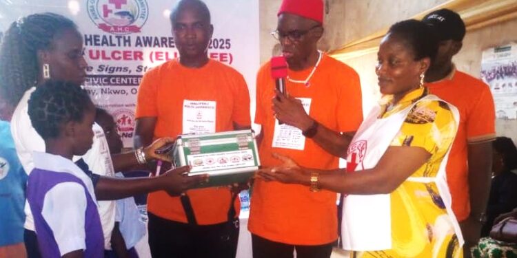 Health Drive: Awba-Ofemili Donates First Aid kits And Books To Local Schools